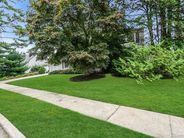 29 Crystal Lane, Westbury NY 11590