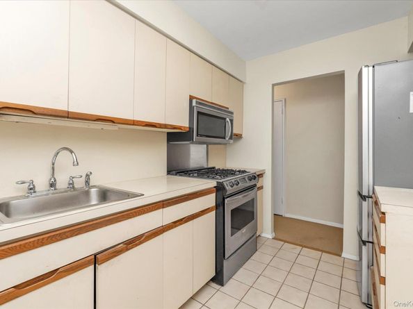 30 Pearsall Avenue 2F, Glen Cove NY 11542