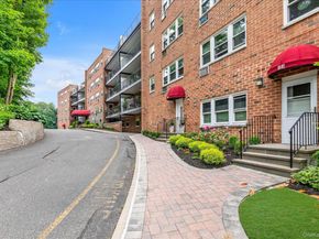 30 Pearsall Avenue 2F, Glen Cove NY 11542