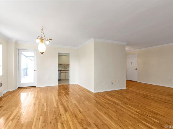 30 Pearsall Avenue 2F, Glen Cove NY 11542
