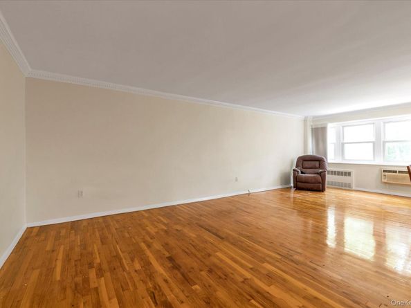 30 Pearsall Avenue 2F, Glen Cove NY 11542