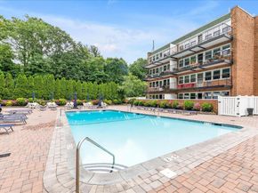 30 Pearsall Avenue 2F, Glen Cove NY 11542