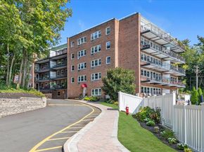 30 Pearsall Avenue 2F, Glen Cove NY 11542