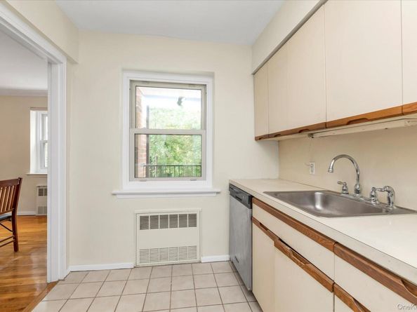 30 Pearsall Avenue 2F, Glen Cove NY 11542