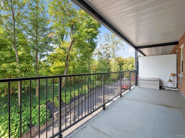 30 Pearsall Avenue 2F, Glen Cove NY 11542