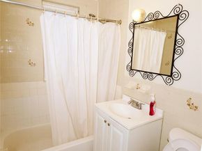 10416 124th Street, Richmond Hill NY 11419