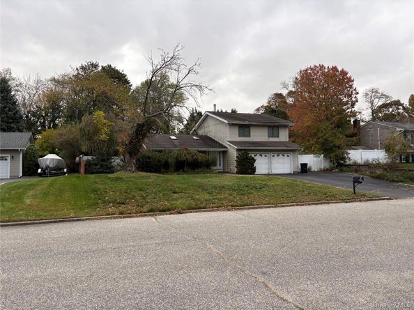 5 Lodge Lane, Miller Place NY 11764