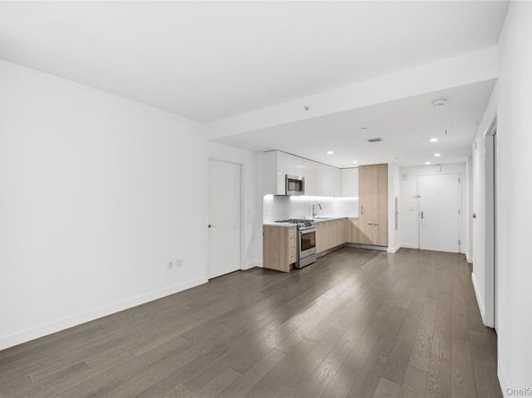 13103 40 Road 11Q, Flushing NY 11354