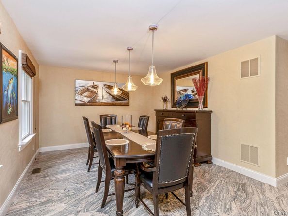 Undisclosed Address #930685, Manorville NY 11949