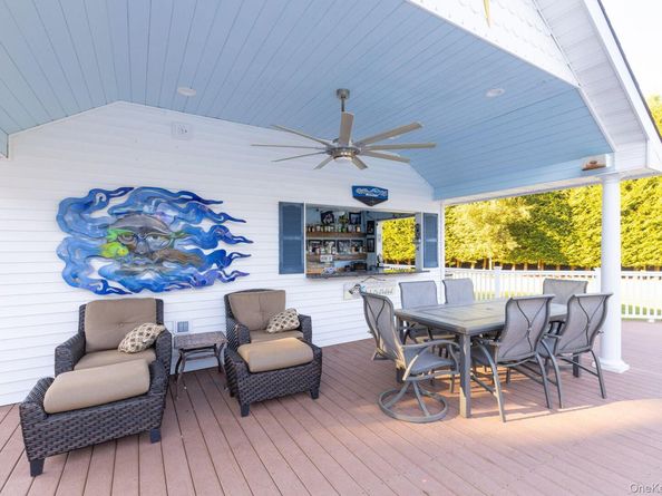 Undisclosed Address #930685, Manorville NY 11949