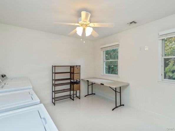 Undisclosed Address #930685, Manorville NY 11949