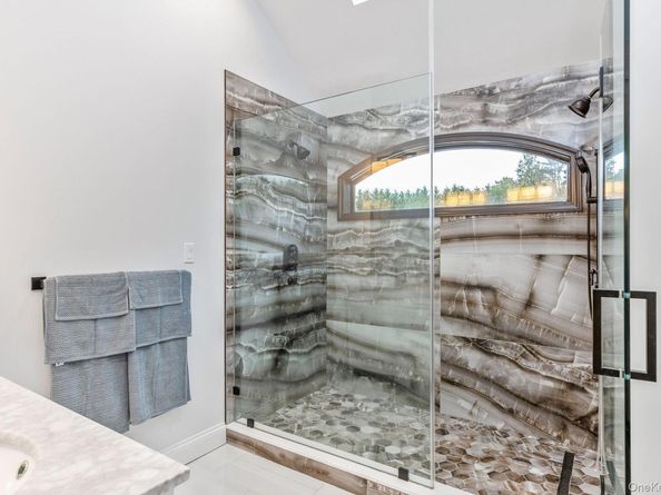 Undisclosed Address #930685, Manorville NY 11949