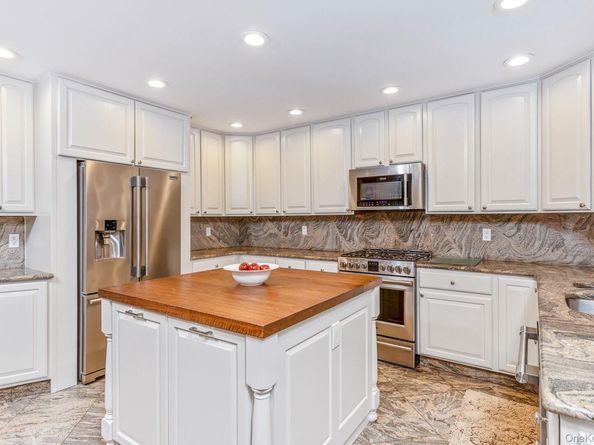 Undisclosed Address #930685, Manorville NY 11949