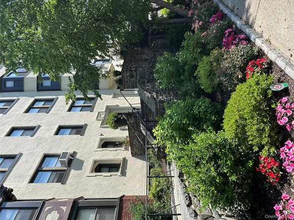 56 Pondfield Road W 4A, Bronxville NY 10708