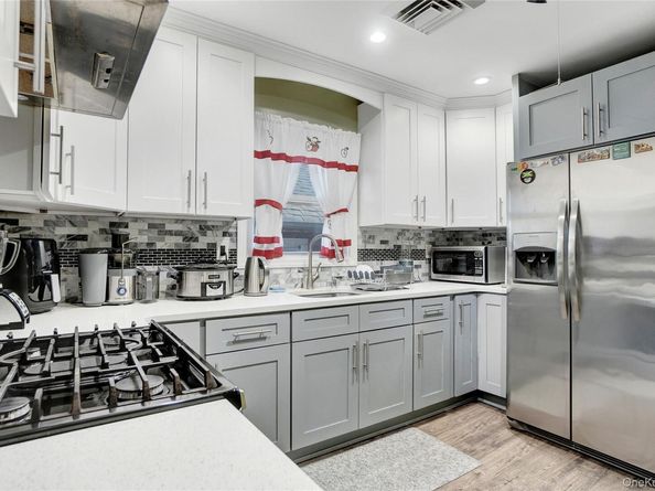 22235 Davenport Avenue, Queens Village NY 11428