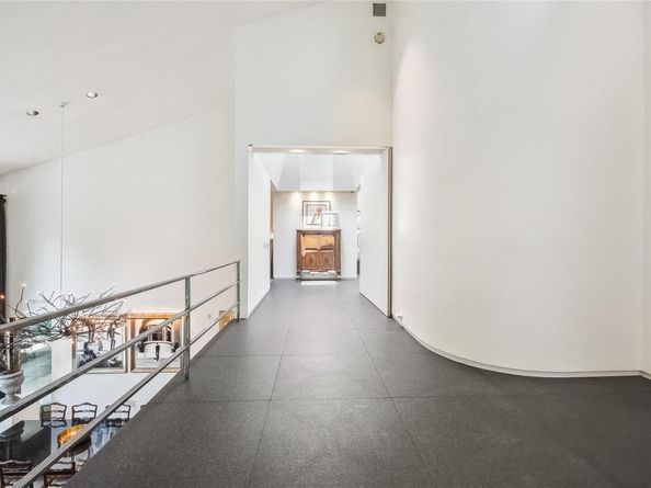 7 Folie Court, Manhasset NY 11030