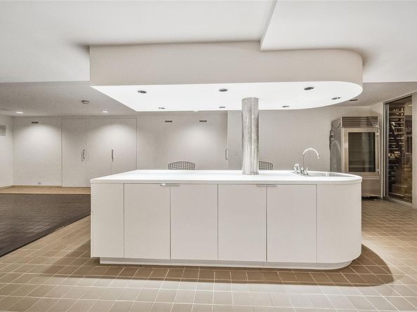 7 Folie Court, Manhasset NY 11030