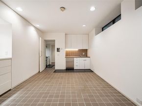 7 Folie Court, Manhasset NY 11030