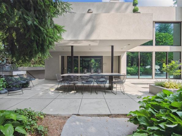 7 Folie Court, Manhasset NY 11030