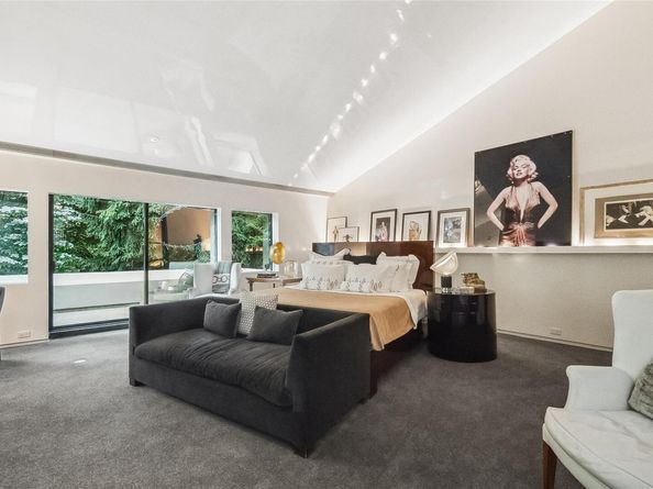 7 Folie Court, Manhasset NY 11030