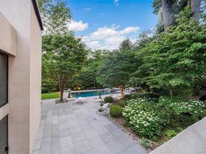 7 Folie Court, Manhasset NY 11030