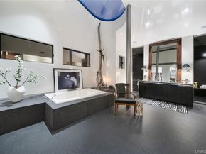 7 Folie Court, Manhasset NY 11030