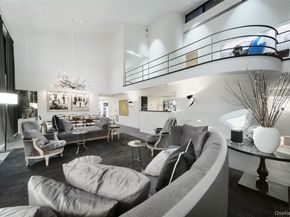 7 Folie Court, Manhasset NY 11030