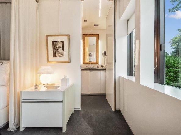 7 Folie Court, Manhasset NY 11030