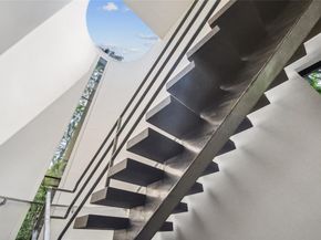 7 Folie Court, Manhasset NY 11030