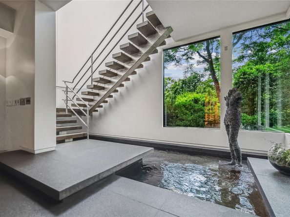 7 Folie Court, Manhasset NY 11030