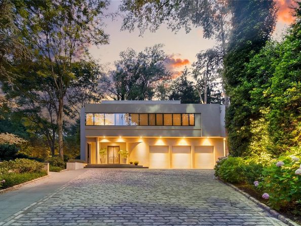 7 Folie Court, Manhasset NY 11030