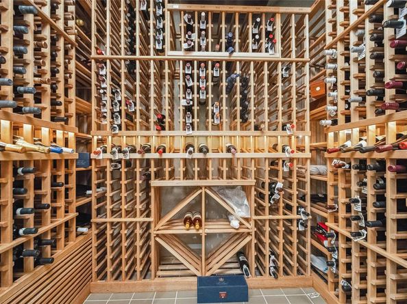 7 Folie Court, Manhasset NY 11030