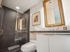 7 Folie Court, Manhasset NY 11030