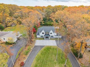 7 Barrington Place, Melville NY 11747