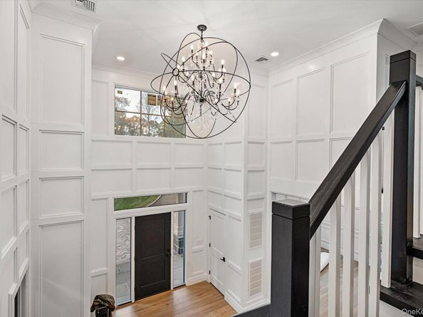 7 Barrington Place, Melville NY 11747