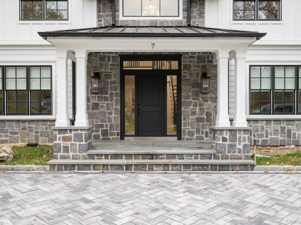 7 Barrington Place, Melville NY 11747