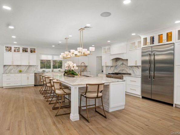 7 Barrington Place, Melville NY 11747