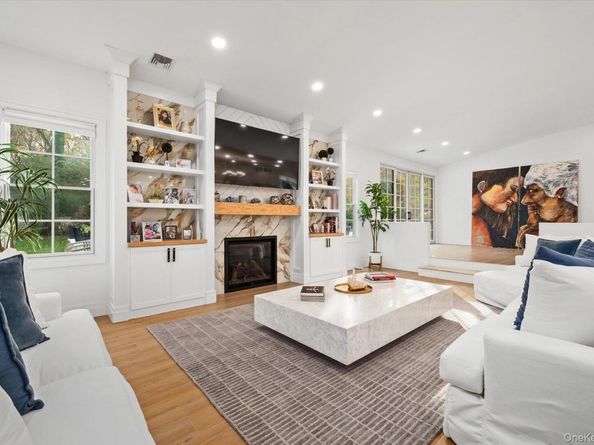 7 Barrington Place, Melville NY 11747