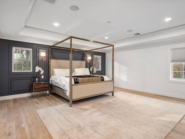 7 Barrington Place, Melville NY 11747