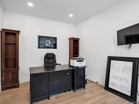 7 Barrington Place, Melville NY 11747