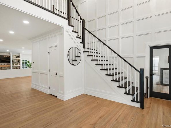 7 Barrington Place, Melville NY 11747