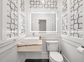 7 Barrington Place, Melville NY 11747