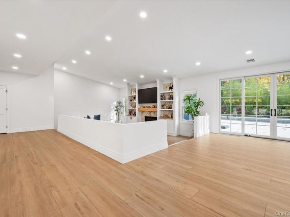 7 Barrington Place, Melville NY 11747