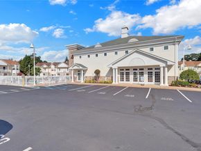 816 Narragansett Villas Drive 816, Lindenhurst NY 11757