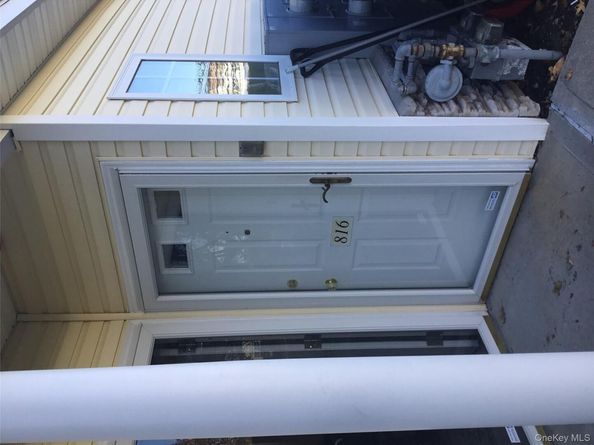816 Narragansett Villas Drive 816, Lindenhurst NY 11757