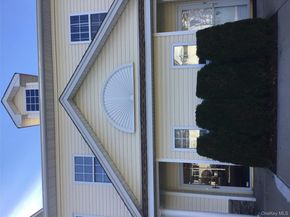 816 Narragansett Villas Drive 816, Lindenhurst NY 11757