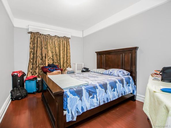 1012 E 225th Street, Bronx NY 10466