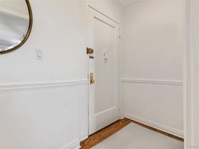 11 Alden Road 6L, Larchmont NY 10538