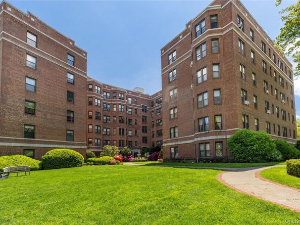 11 Alden Road 6L, Larchmont NY 10538