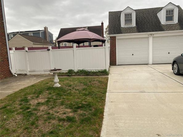 192 Beech Street, Valley Stream NY 11580